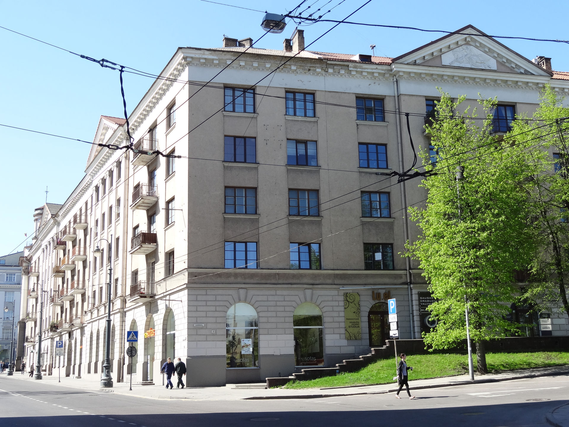 Gmach Towarzystwa Przyjaciół Nauk w Wilnie (widoczne późniejsze przebudowy, m.in. balkony)